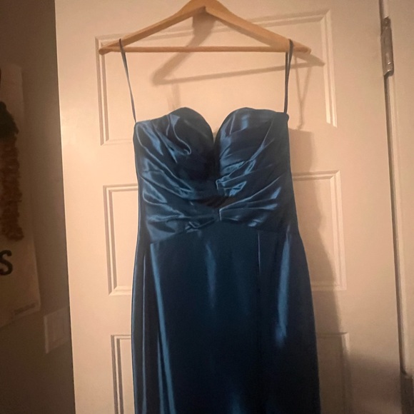 PROM DRESS - Picture 2 of 10